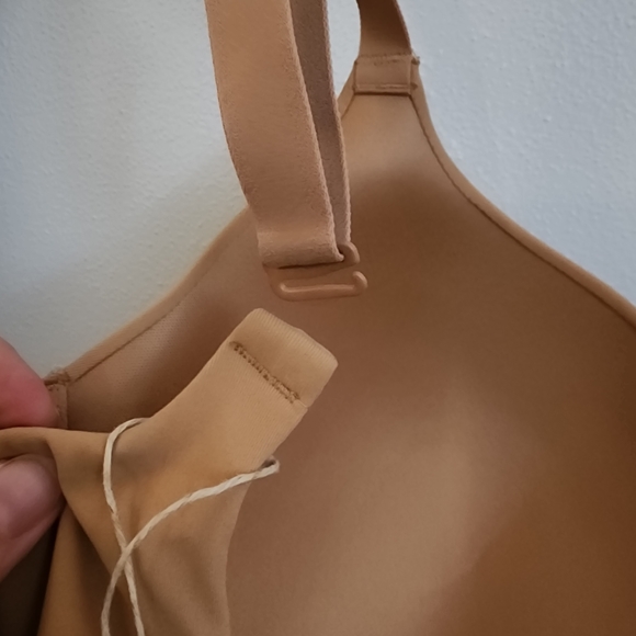 SKIMS NWT Fits Everybody T-Shirt Demi Bra - Picture 4 of 5